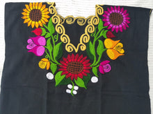 Load image into Gallery viewer, Campesina Style shoulder less black Blouse V neck - Blusa Campesina con cuello en V