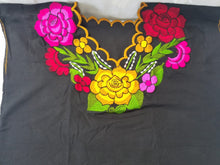 Load image into Gallery viewer, Campesina Style shoulder less black Blouse V neck - Blusa Campesina con cuello en V