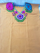 Load image into Gallery viewer, Campesina Style shoulder less black Blouse V neck big flowers - Blusa Campesina con cuello en V flores grandes