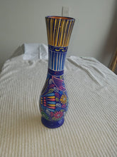 Cargar imagen en el visor de la galería, Clay and hand painted vase - Jarron de barro pintado a mano