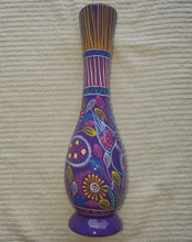 Cargar imagen en el visor de la galería, Clay and hand painted vase - Jarron de barro pintado a mano