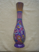 Cargar imagen en el visor de la galería, Clay and hand painted vase - Jarron de barro pintado a mano