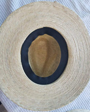 Load image into Gallery viewer, Palm Hand made 5 flowers Hat black and white- Sombrero de Palma con 5 flores en blanco y negro.