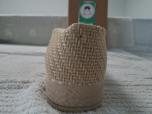 Load image into Gallery viewer, Yute made women shoe with Maria and instruments - Zapato de Yute de mujer con Maria e instrumentos