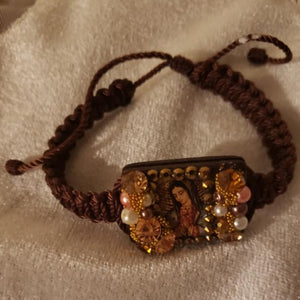 Thread Bracelet with Mary - Pulcera de hilo con virgen de guadalupe