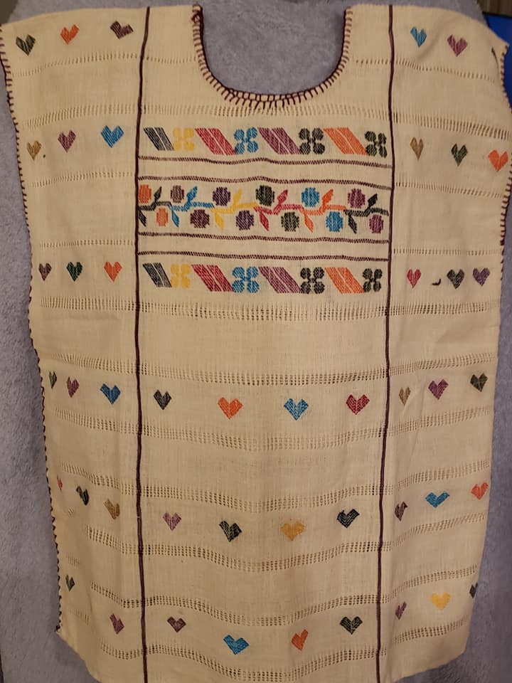 White sleeveless Blouse with hearts - Blusa de manta Blanca sin Manga