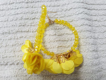 Load image into Gallery viewer, Medium Shakira and Crystal yellow earrings - Arete medianos amarilos de cristal.
