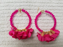 Load image into Gallery viewer, Medium Shakira and Crystal pink earrings - Arete medianos pink de cristal.
