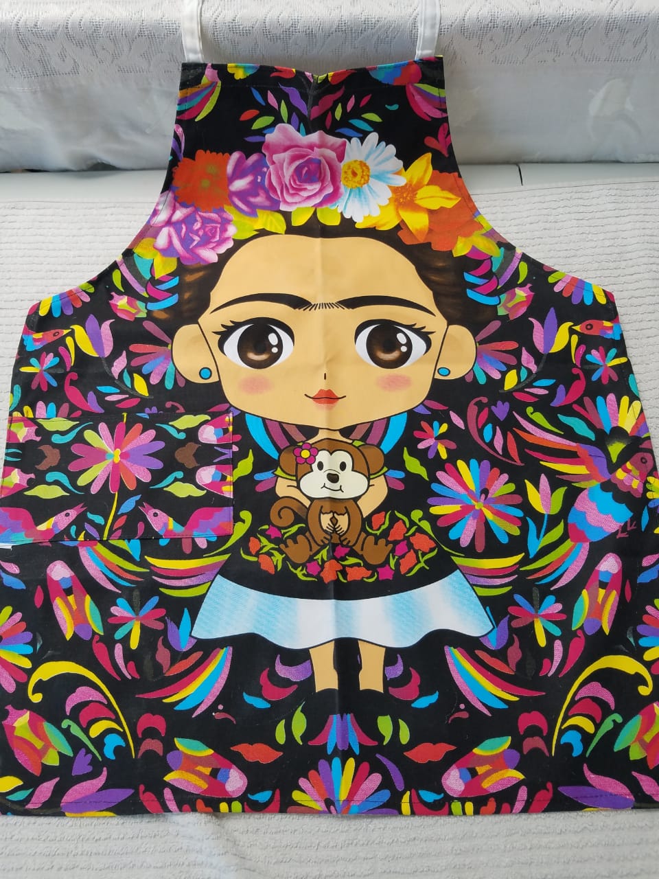 Black Flowers and Frida Kalo with Monkey Apron - Mandil negro de flores, Frida Kalo y monito