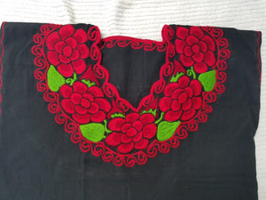 Campesina Style shoulder less black Blouse red flowers - Blusa Campesina negra con flores rojas