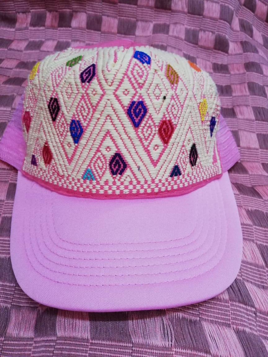 Pink and White Cap - Gorra Rosa y Blanco a puntos