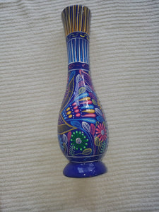 Clay and hand painted vase - Jarron de barro pintado a mano