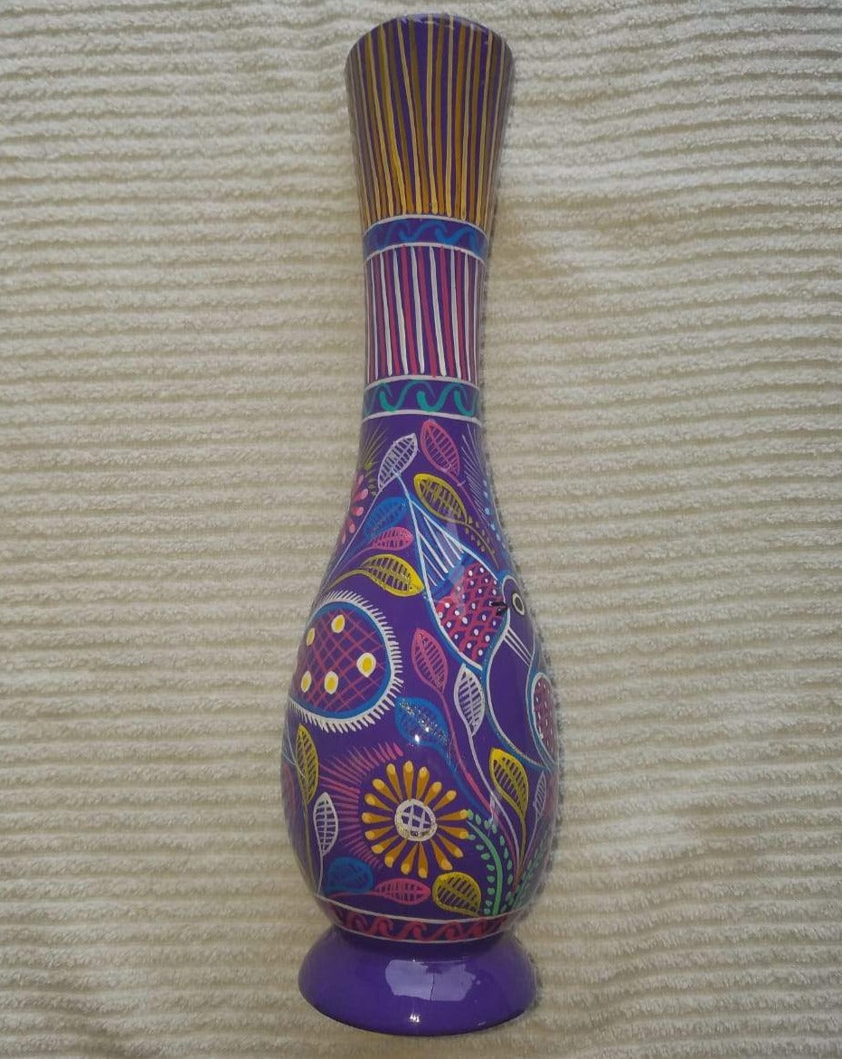 Clay and hand painted vase - Jarron de barro pintado a mano