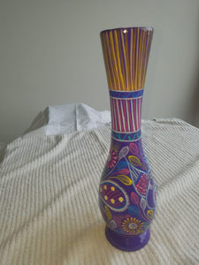 Clay and hand painted vase - Jarron de barro pintado a mano