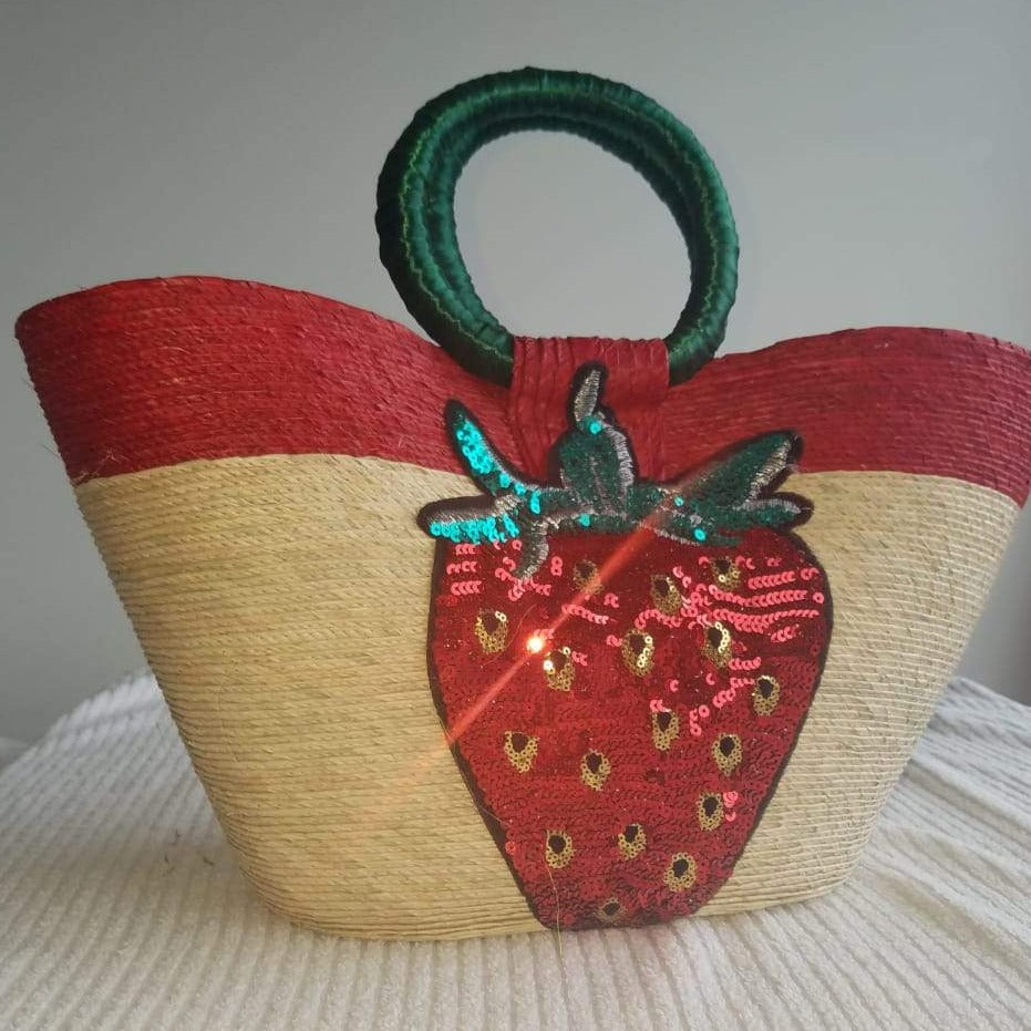 Medium Straberry hand bag - Bolso mediano de fresita