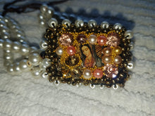 Cargar imagen en el visor de la galería, White - Orange Crystal bracelet with Mary - Pulcera de crystal blanco y naranja con virgen maria
