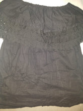 Load image into Gallery viewer, Black short sleeve Blouse - Blusa Negra de Manga corta
