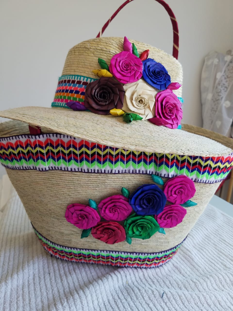 Large flowers hand bag and hat combo - Bolso grande de flores y sombrero