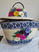 Load image into Gallery viewer, Large hand bag and hat combo blue colors - Bolso grande de flores y sombrero en tono azul
