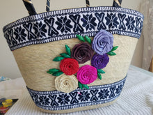 Load image into Gallery viewer, Large hand bag and hat combo blue colors - Bolso grande de flores y sombrero en tono azul
