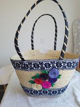 Load image into Gallery viewer, Large hand bag and hat combo blue colors - Bolso grande de flores y sombrero en tono azul
