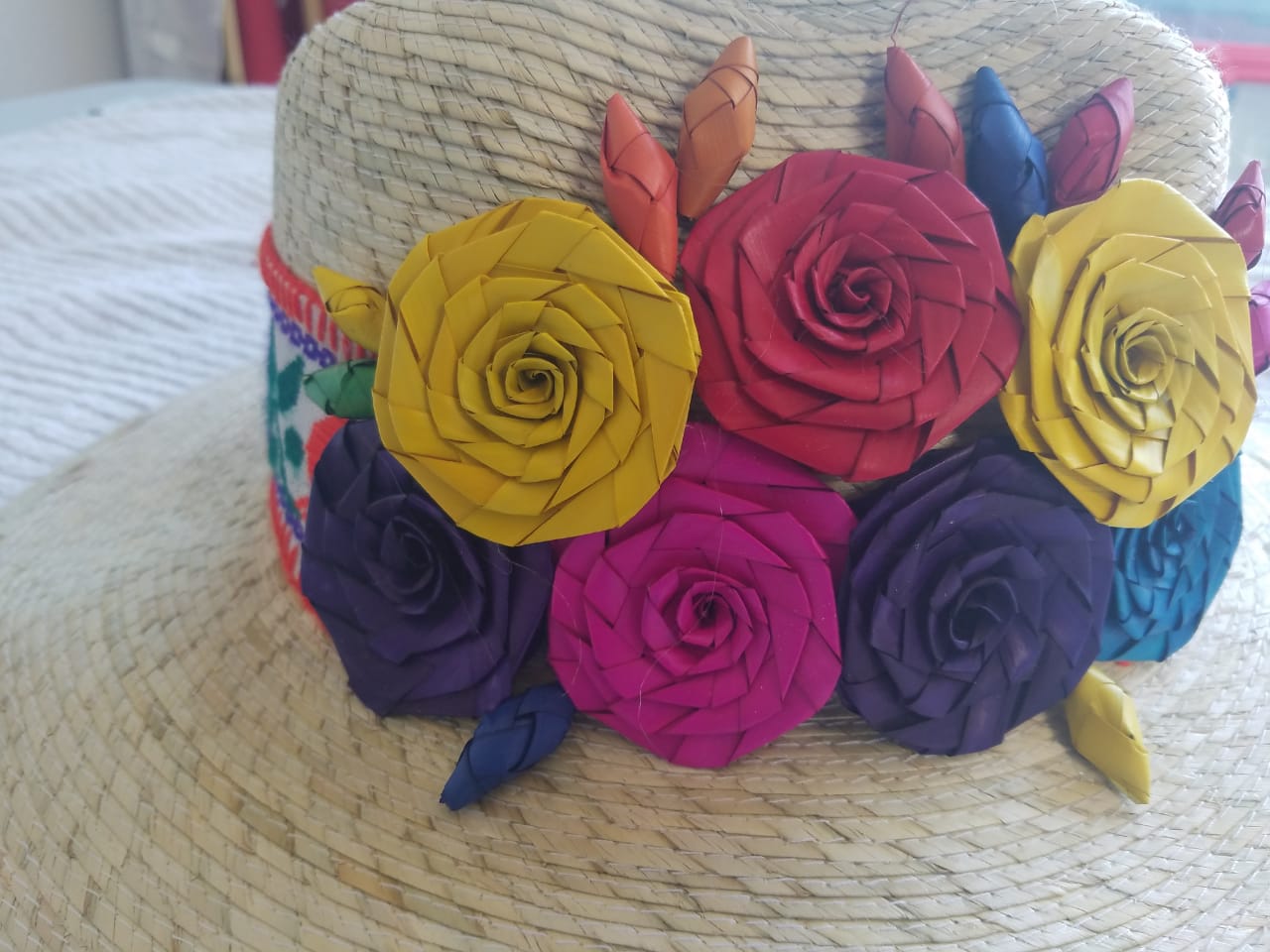 Sombrero China Poblana. Tamaño Adulto. Color Negro y Rosas Rosas. Handmade  MX.