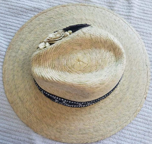 Palm Hand made 5 flowers Hat black and white- Sombrero de Palma con 5 flores en blanco y negro.