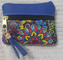 Load image into Gallery viewer, Blue and flowers Makeup bag - Bolsa para Maquillaje azul con flores
